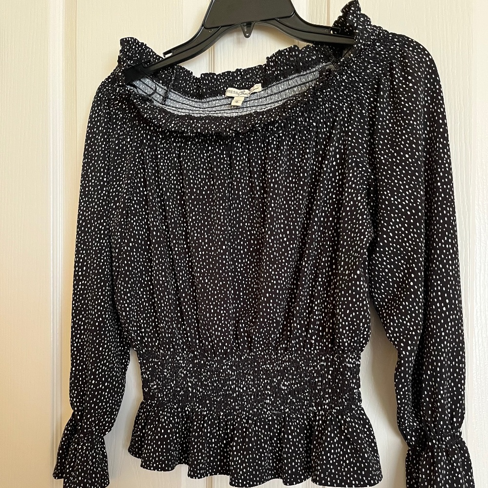 Express One Eleven Black Off Shoulder Medium.